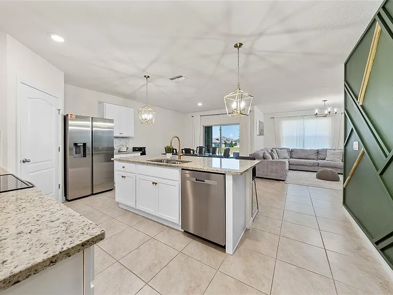 687 Griffon Ave — Photo 17