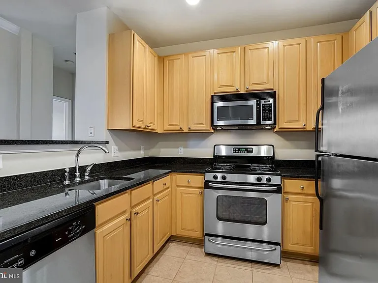 2465 Army Navy Dr #1-317 — Photo 20