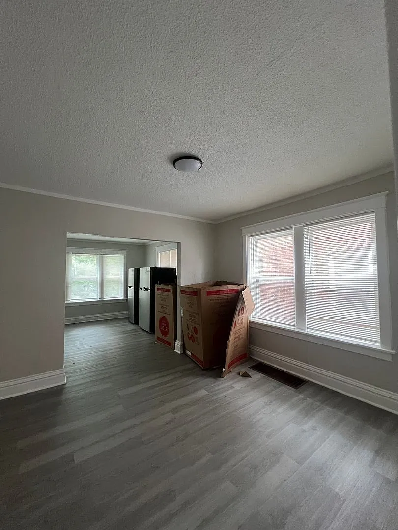 5335 Bancroft Ave — Photo 4