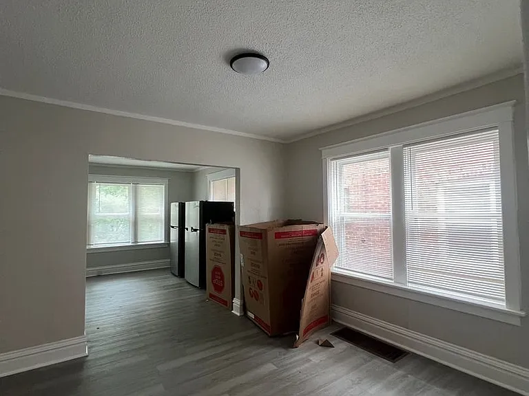 5335 Bancroft Ave — Photo 22