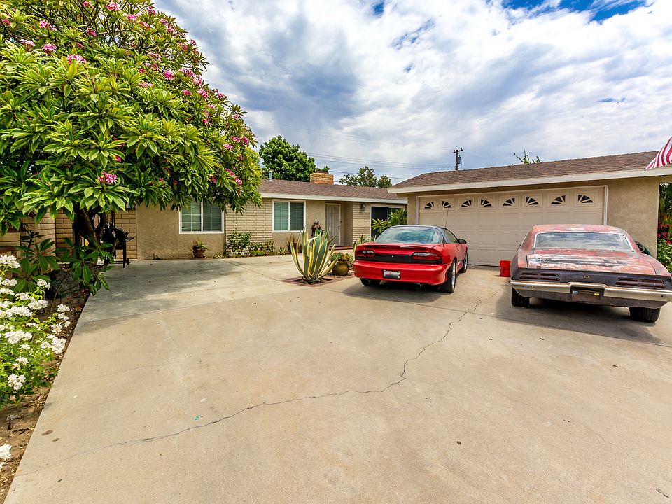 2nd image of 1264 N Monterey St