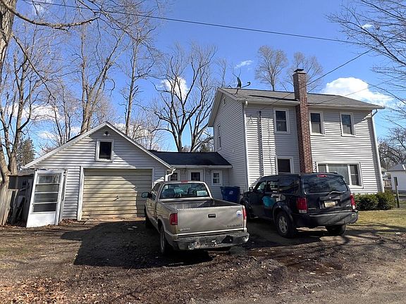 3rd image of 407 Barry St