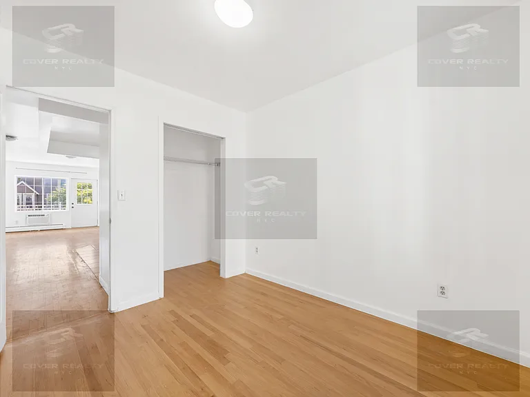 1069 Jefferson Ave #3 — Photo 7