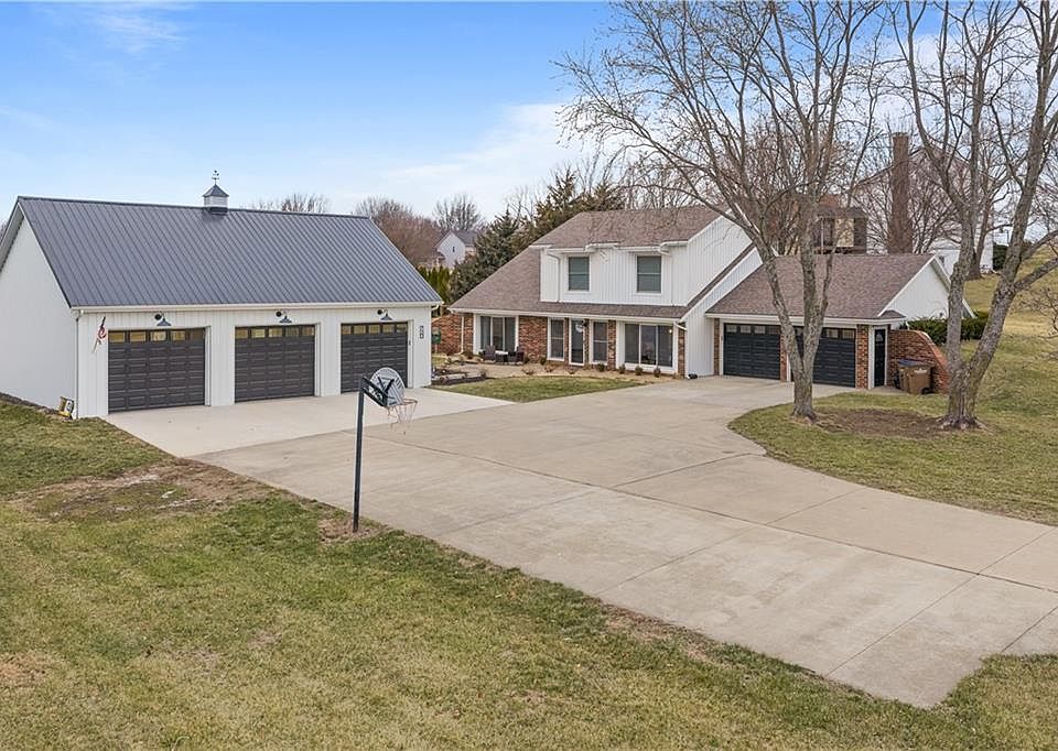 1st image of 720 Sandpiper St