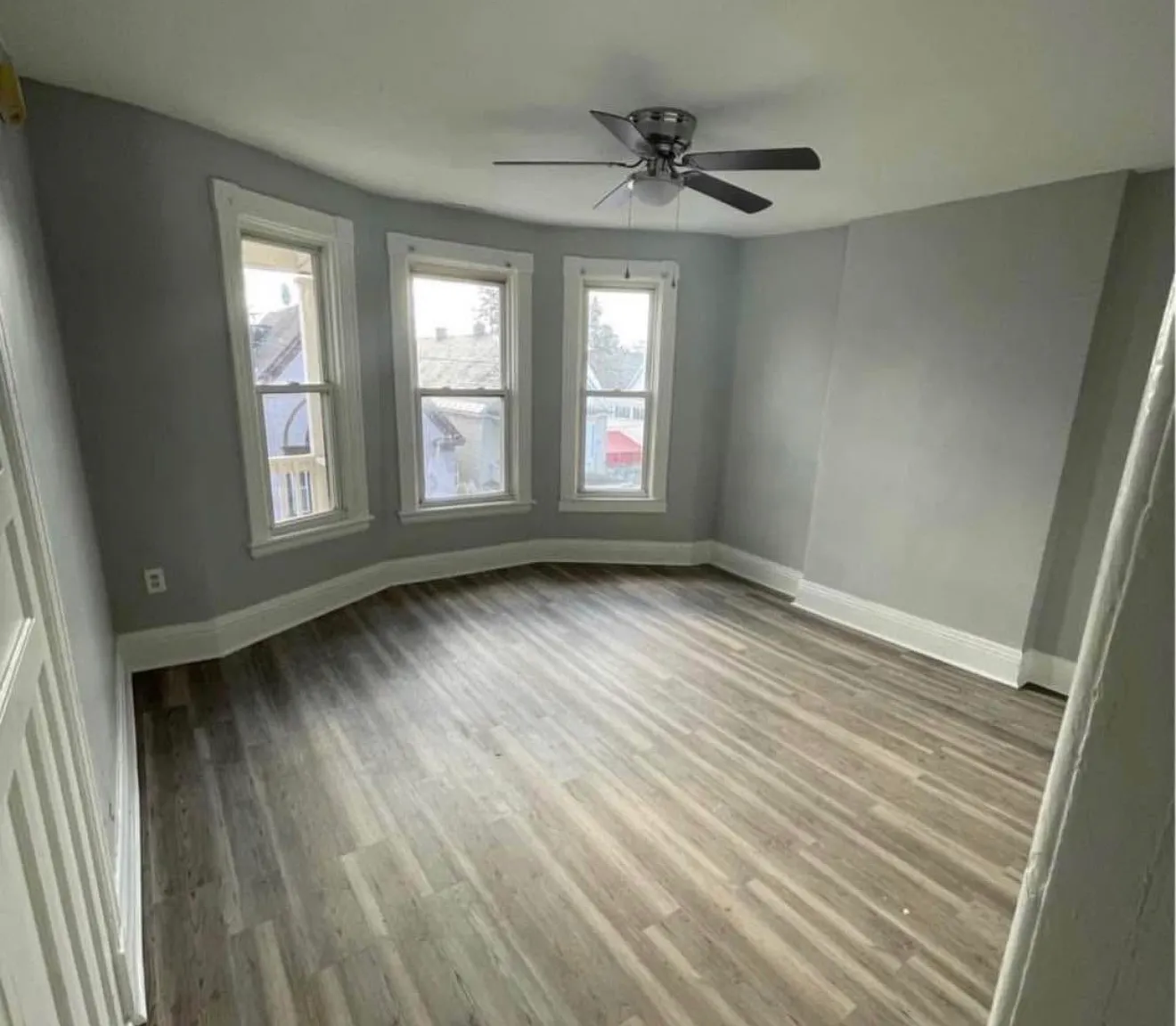 4 bed, 1000 sqft, $1,450 — Photo 2