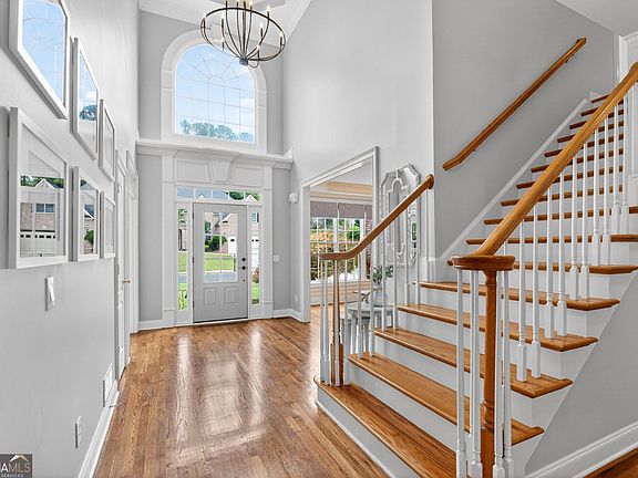 4th image of 3913 Springtree Ln
