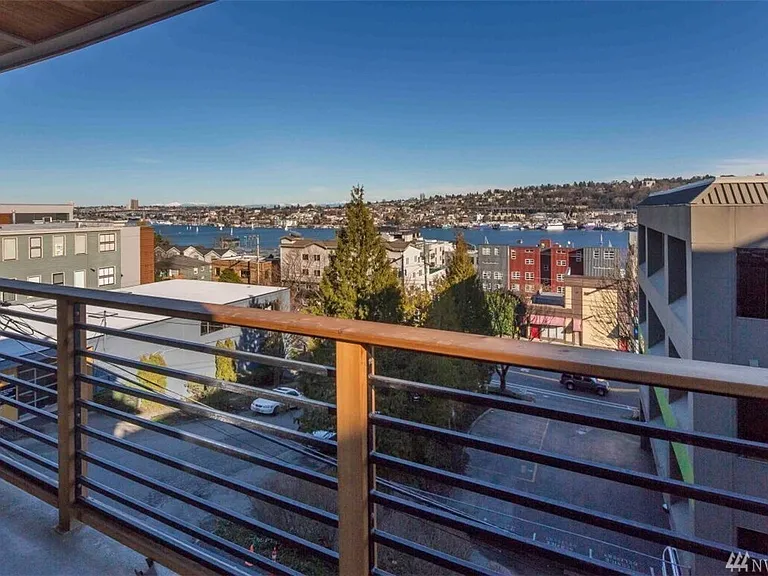 1530 Aurora Ave N #400 — Photo 1