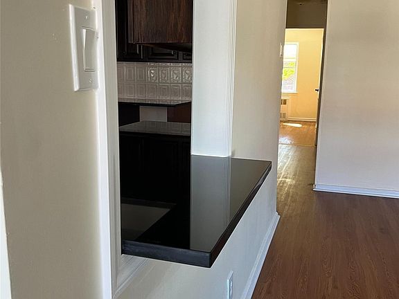 5th image of 3020 72nd St