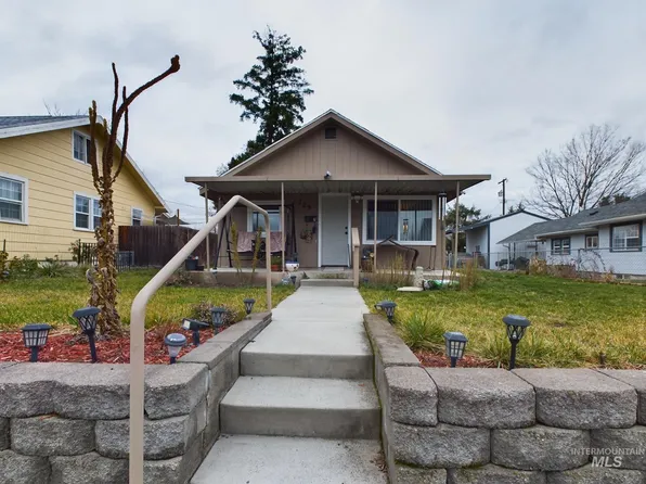 729 4th St, Clarkston, WA 99403