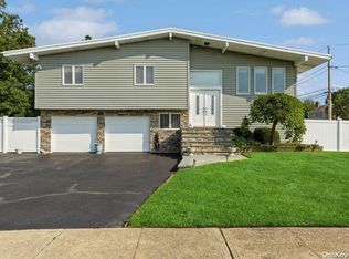 1710 John St, Merrick, NY 11566