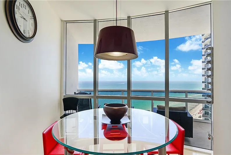 2 bed, 1325 sqft, $6,000 — Photo 4