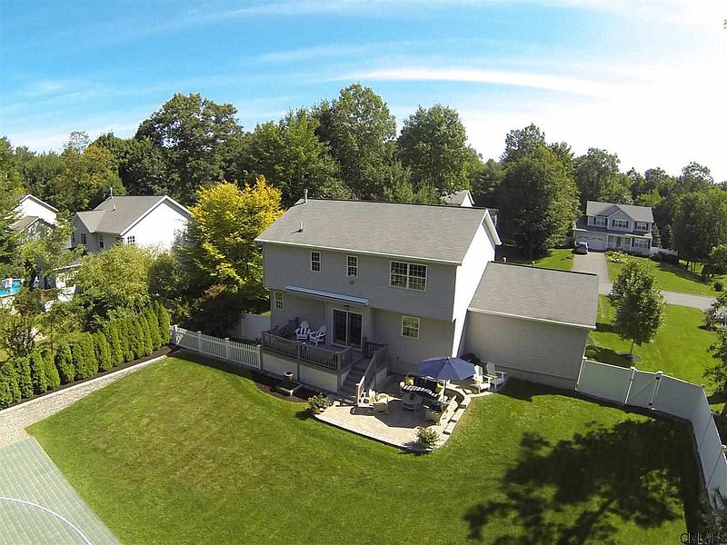 3rd image of 83 DAMASCUS Drive