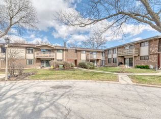 310 Greenbriar Rd APT 1D, Glen Ellyn, IL 60137