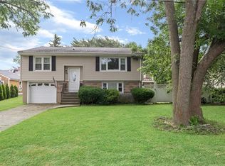 100 Allston Ave, Middletown, RI 02842