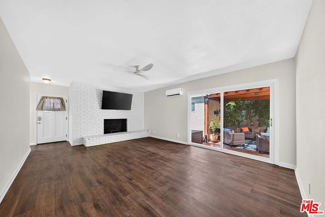 2 bed, 850 sqft, $3,295 — Photo 4