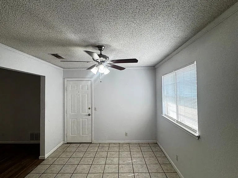 2809 Lawton Dr — Photo 6