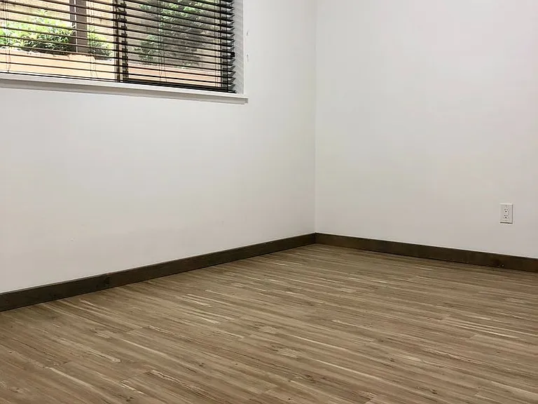 Bayview Apartments — Photo 32