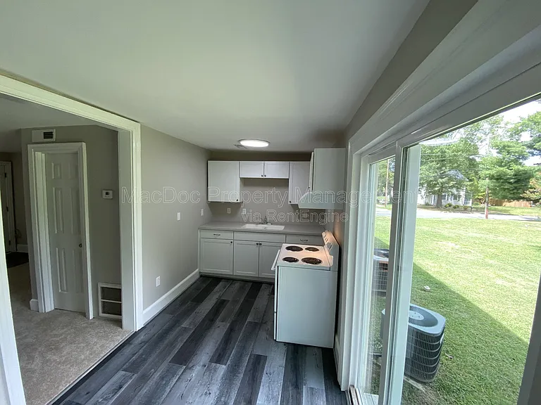 210 Milford St #B — Photo 6