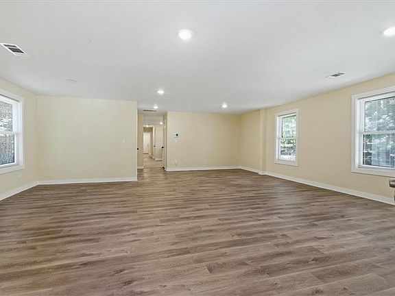 5th image of 131 Holly Rd NW