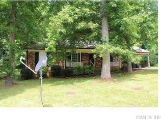 306 Pine Rd, Mount Holly, NC 28120