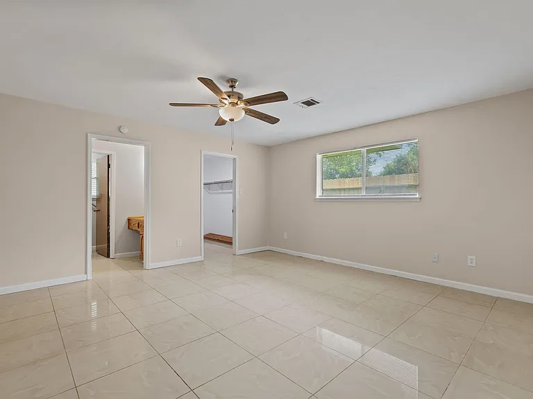 120 Texas Ave — Photo 17