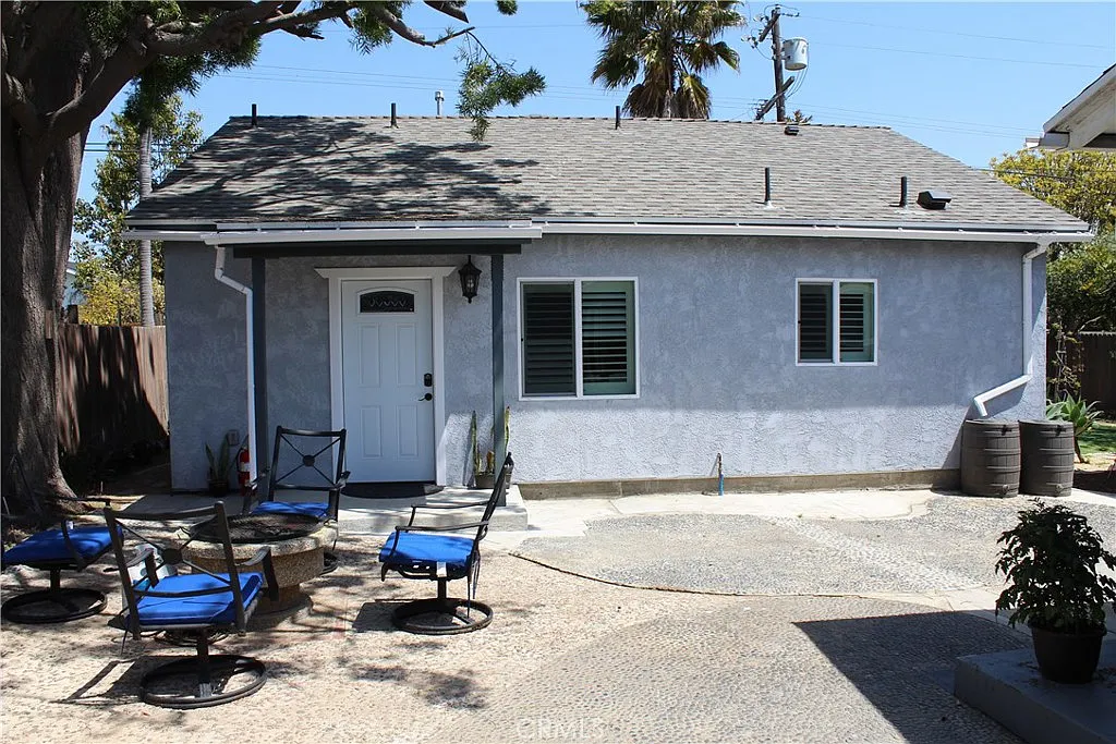 2 bed, 820 sqft, $3,200 — Photo 1