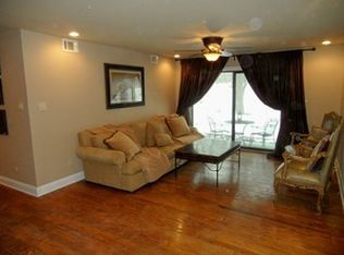 8135 Willow Dr UNIT A, Palos Hills, IL 60465