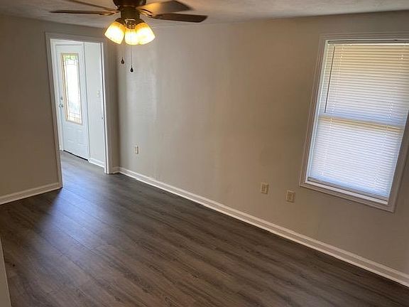 3rd image of 2205 Carlin Dr