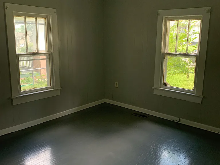 2702 Woodside St — Photo 15