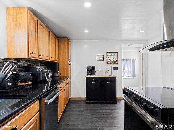 5th image of 49 Maple Avenue