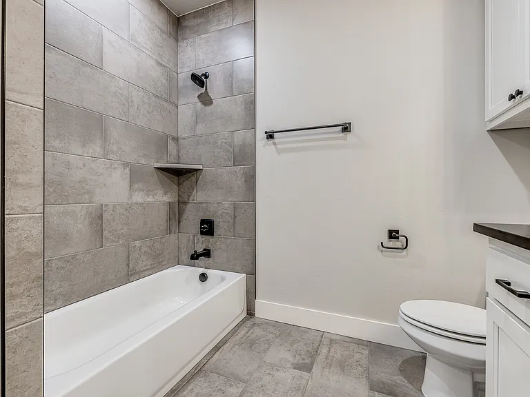 8225 Jenny Ln — Photo 10