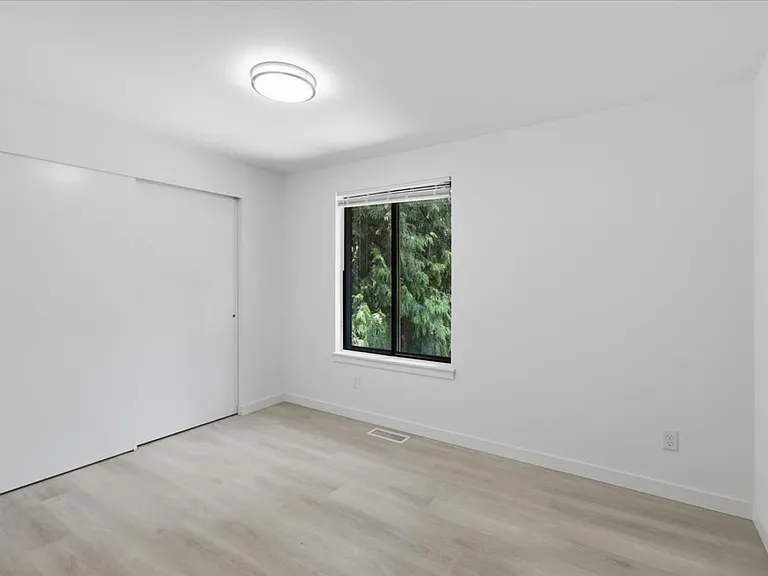 12017 NE 68th Pl — Photo 14
