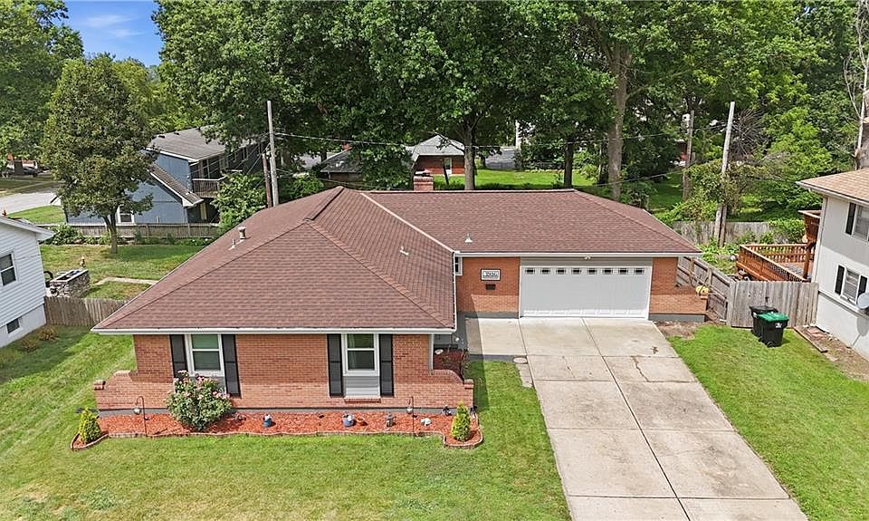 1st image of 3916 Queen Ridge Dr