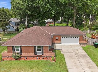 3916 Queen Ridge Dr, Independence, MO 64055
