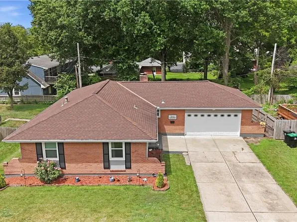 3916 Queen Ridge Dr, Independence, MO 64055