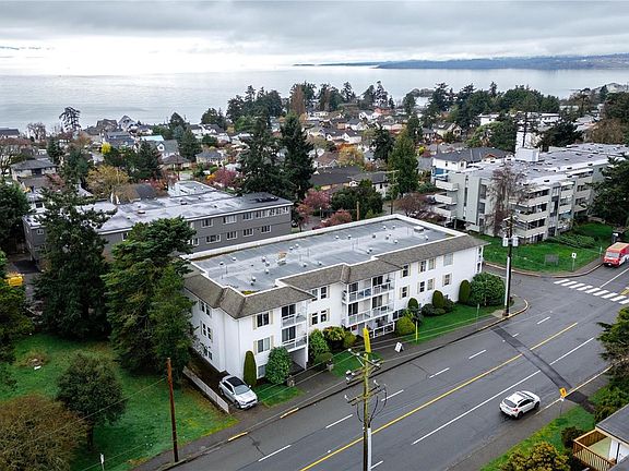 3rd image of 1351 Esquimalt Rd #308