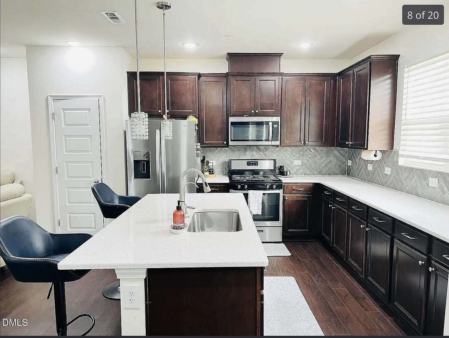 3 bed, 2.5 bath, 1890 sqft, $2,300 — Photo 3