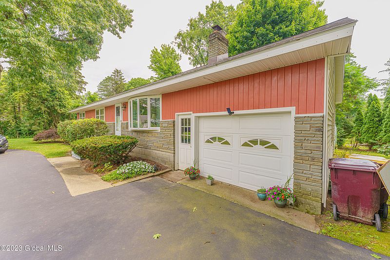 5th image of 1 Gingham Avenue