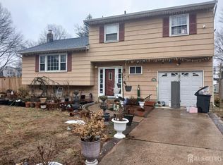 13 Meadow Ln, East Windsor, NJ 08520