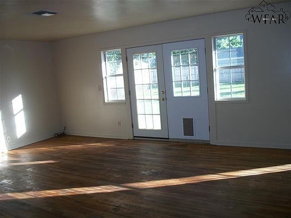 2nd image of 502 Oak St
