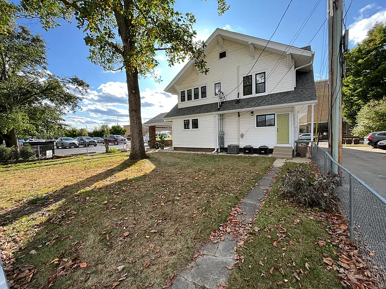 423 Lafayette Ave — Photo 14