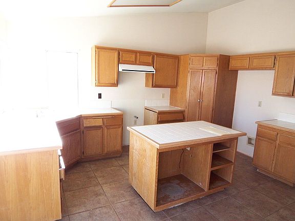 2nd image of 14240 La Mirada St