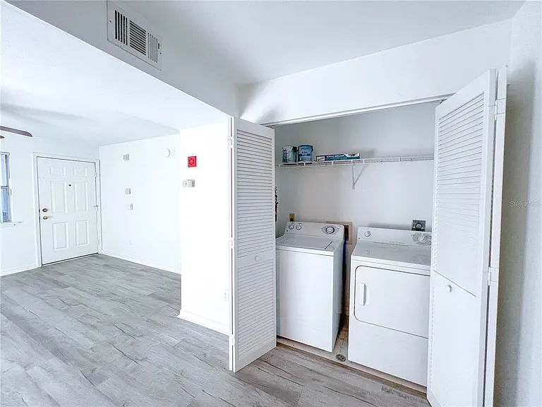 2360 SW Archer Rd #206 — Photo 6