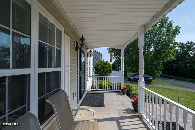 4th image of 41 Utica Avenue