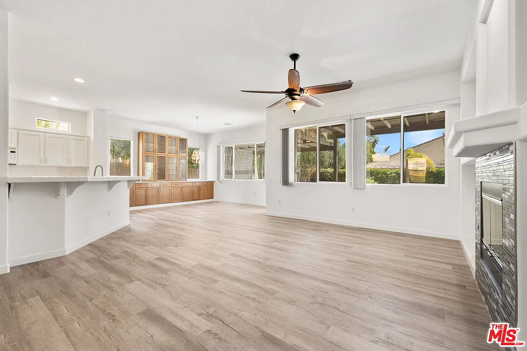 4 bed, 2.5 bath, 2343 sqft, $5,695 — Photo 2