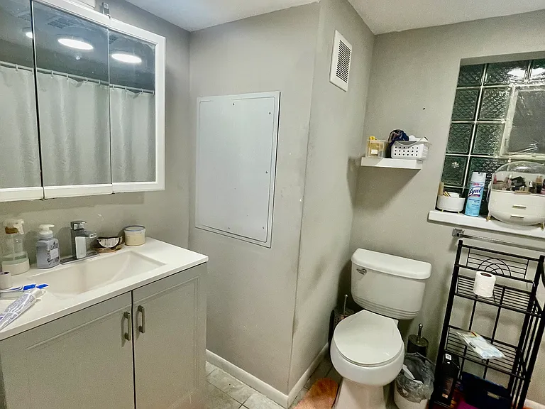 2135 W Crystal St #G — Photo 6