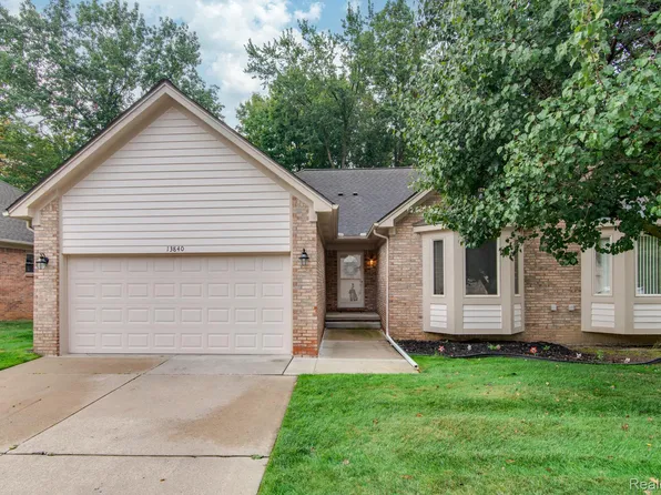 13840 Elmbrook Dr #16, Utica, MI 48315