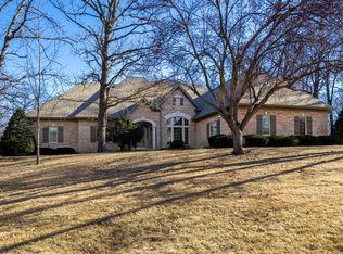 29 Timber Ridge Dr, Coal Valley, IL 61240