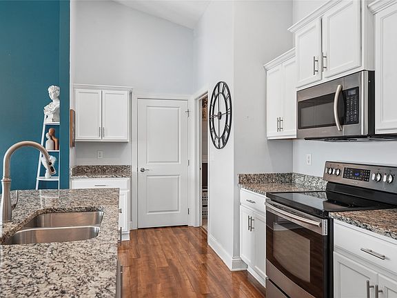 5th image of 4704 NE Briarwood Dr
