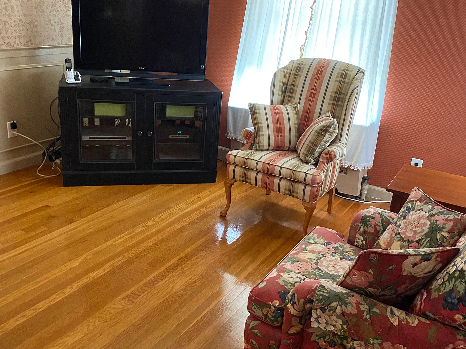 3 bed, 1.5 bath, 1400 sqft, $2,200 — Photo 3